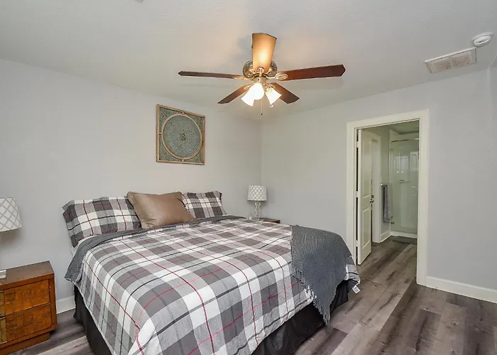House 3 Years Old, Close To Mall, Restaurants, Iah