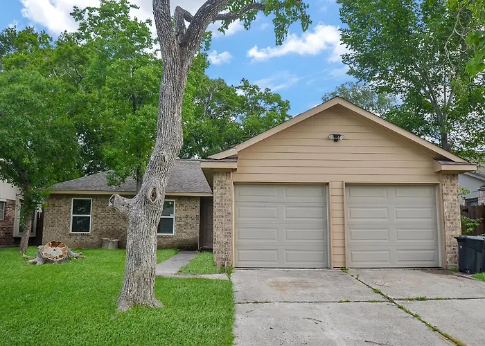 House 3 Years Old, Close To Mall, Restaurants, Iah