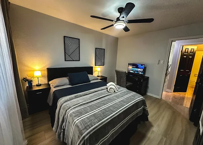 Maple House Backyard Retreat W Hot Tub Near Iah