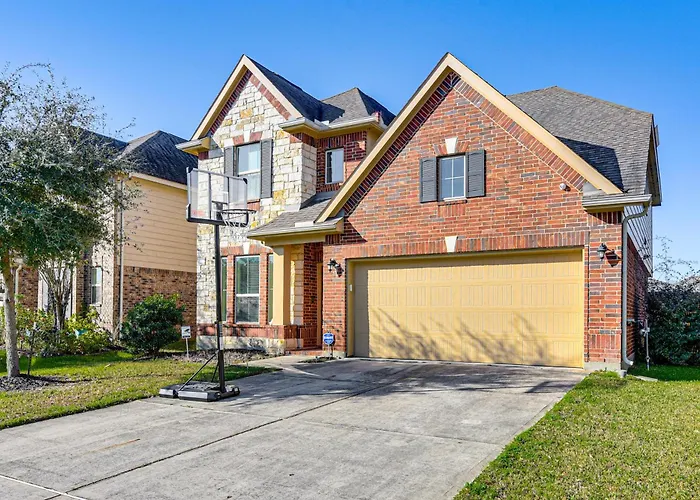 Covered Patio & Spacious Yard: Houston Area Home!