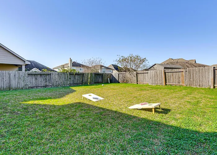 Covered Patio & Spacious Yard: Houston Area Home!